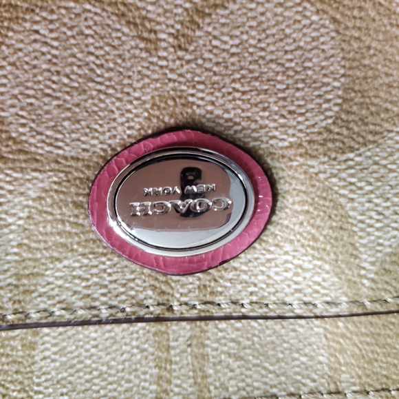Coach tan & pink wristlet, outer pocket&zipper, inside 2 pockets, 6 cc slots. - Picture 6 of 8